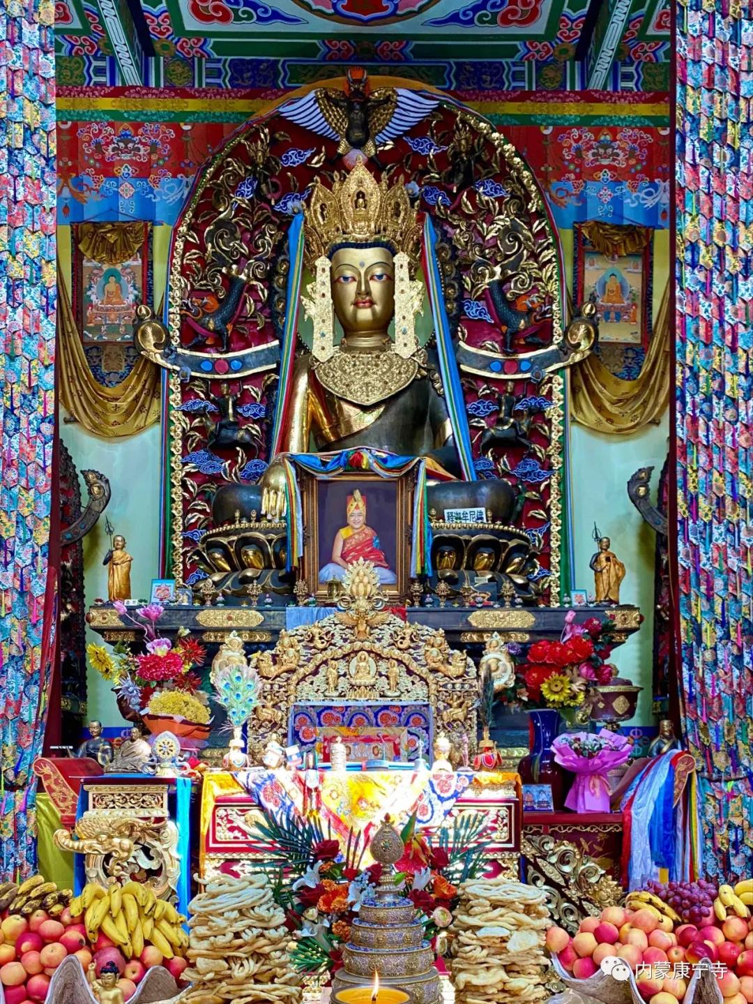 大殿主供释迦牟尼佛（图片来源：赤峰康宁寺）