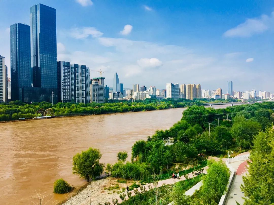 精致兰州文明同行!半城新绿半城景,至今两山翠欲滴