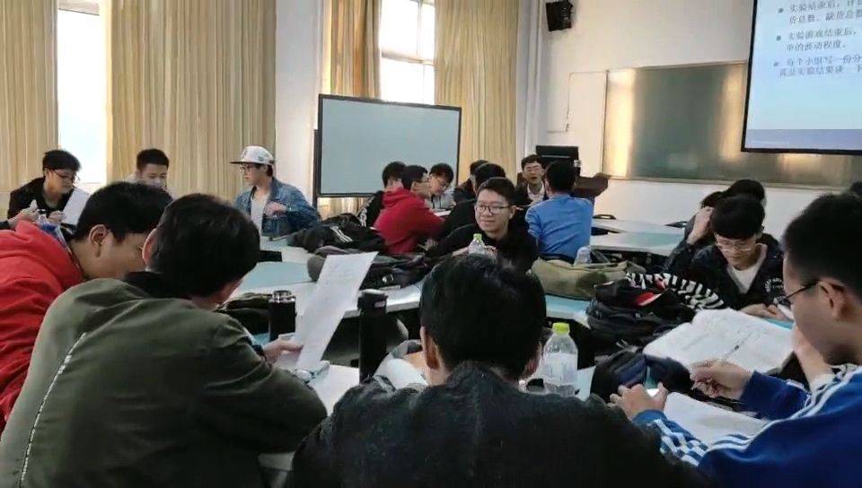 闫秀霞：行走的教科书