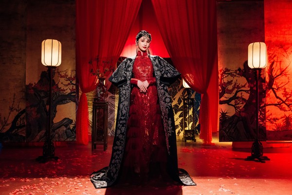 杨丞琳扮成皇后娘娘