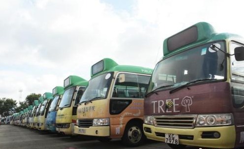 香港疫情重挫旅游业近千辆旅游巴停驶