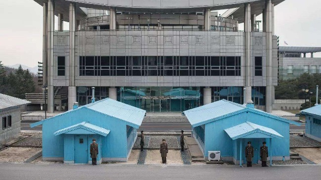 韩国统一部长官访板门店 呼吁恢复韩朝联络线