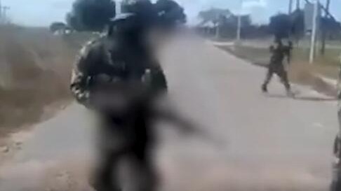 莫桑比克军人残忍杀害裸体女子？军方回应