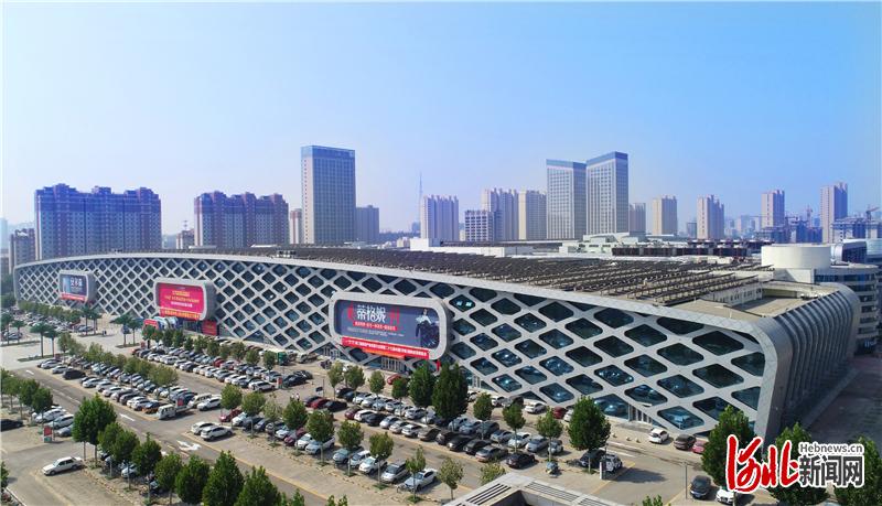 辛集国际皮革城。（资料片）河北日报记者史晟全摄