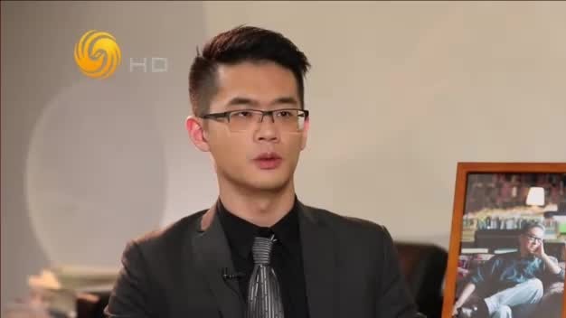 李敖生病的十个月里，妻子王志慧寸步不离对其进行照顾