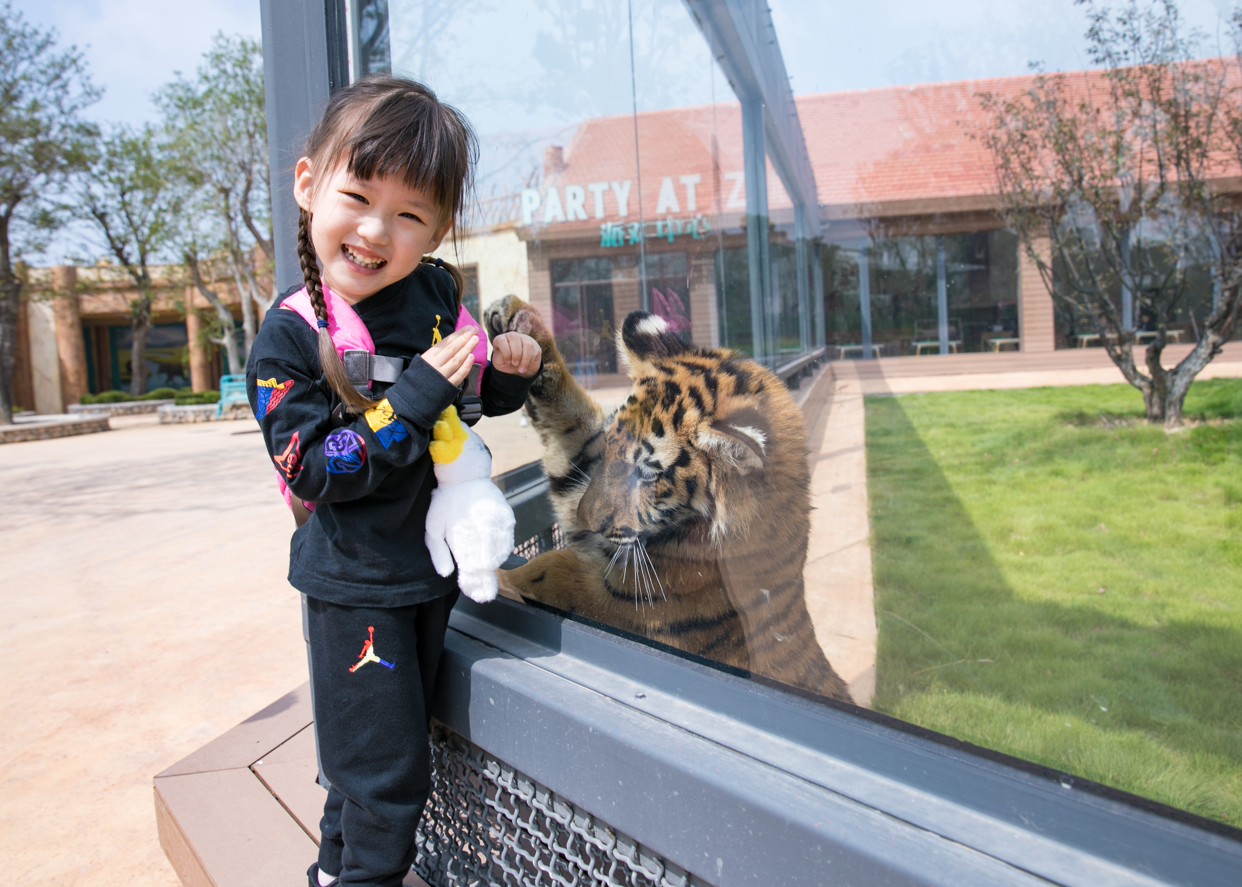 泉城欧乐堡动物王国9月16日开园啦！山东再添亲子遛娃好去处！