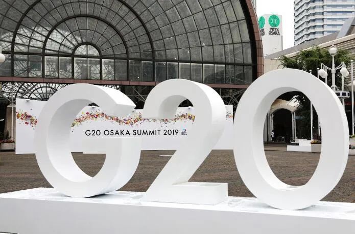  ▲资料图片：这是2019年6月27日在日本大阪拍摄的G20大阪峰会新闻中心入口处的标志。（新华社）