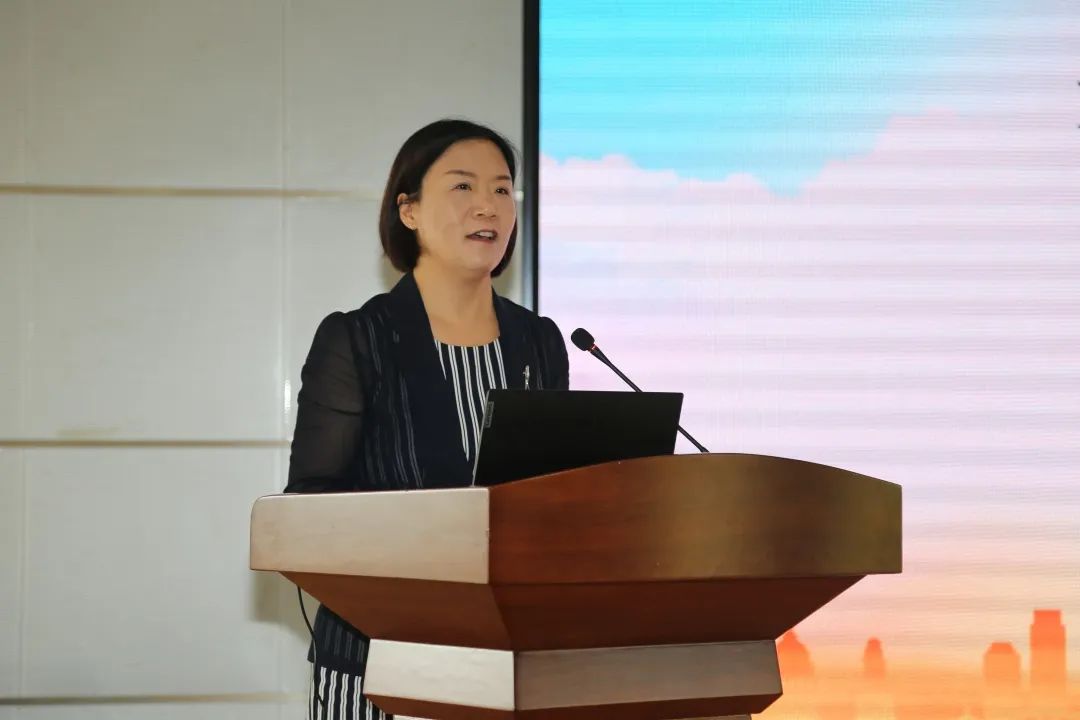 党组书记,区委教育工委常务副书记,天桥e家家长学校校长张萍致辞