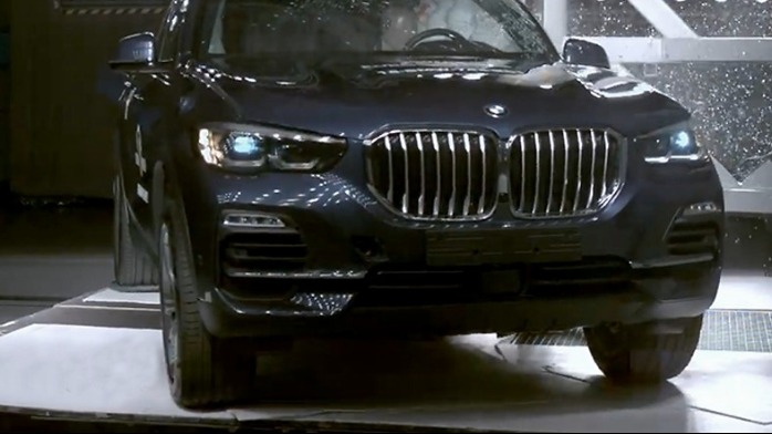 宝马X5到底结不结实？侧面碰撞测试一目了然！