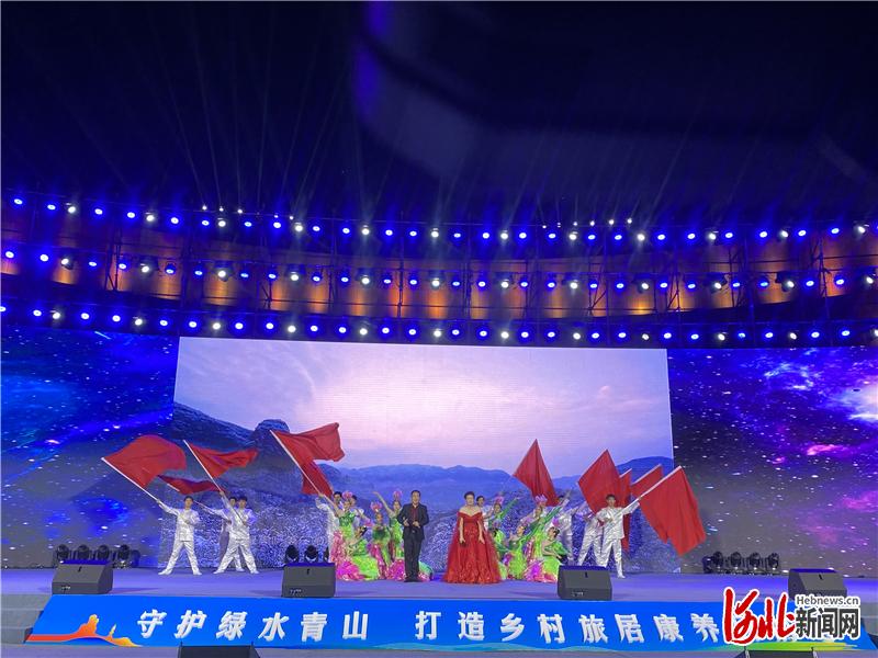 9月15日晚，第七届石家庄市旅游产业发展大会在赞皇县开幕。图为开幕仪式现场。河北日报记者吴培源摄