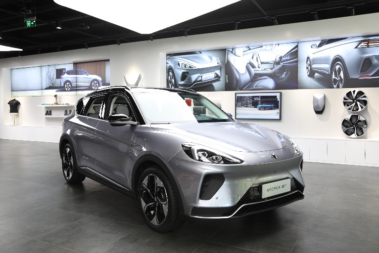 麦格纳代工的“豪华新造车”，ARCFOX αT将在北京车展上市