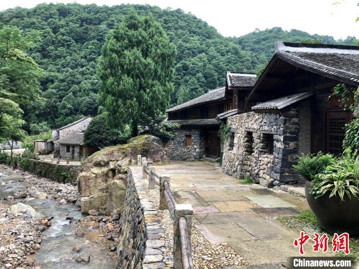 黄岩区宁溪镇乌岩头古村改造后一景。　夏小懿 摄