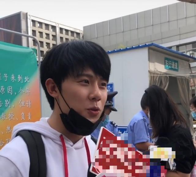 《小欢喜》演员周奇现身北电开学现场,隔空喊话海清:妈,我来了