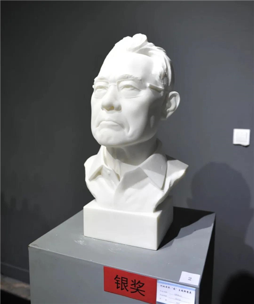图4：河北省抗疫主题雕塑大赛作品近日在艺术家部落展出