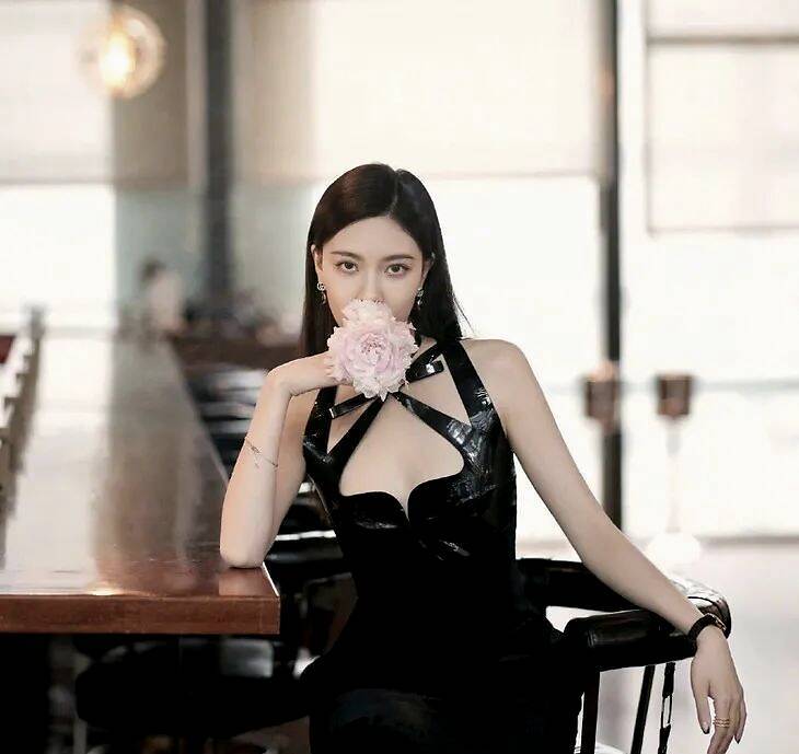 困扰虞书欣的副乳有解