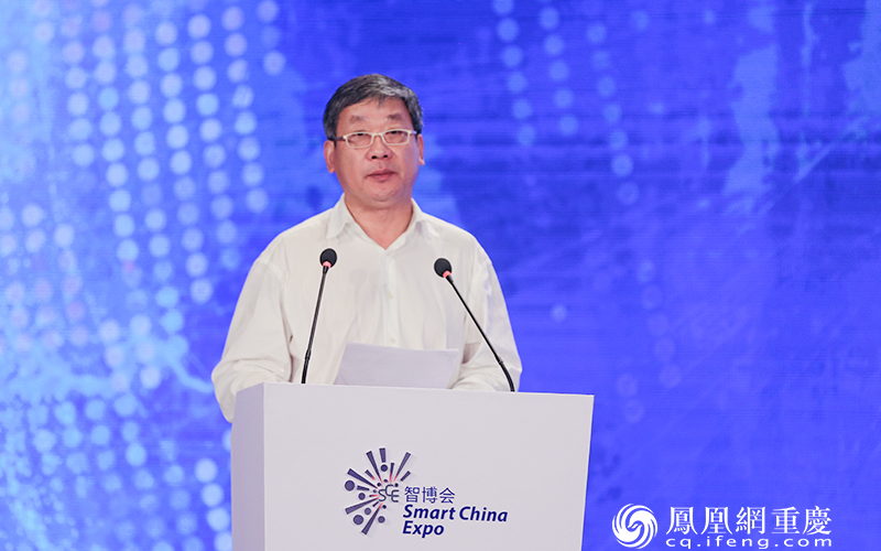 重庆市副市长、重庆高新区党工委书记熊雪：此次高峰论坛是一场智慧碰撞、思想交融、成果共享的科学盛宴，为重庆推动5G创新发展带来了新的启迪、新的思路和新的愿景。