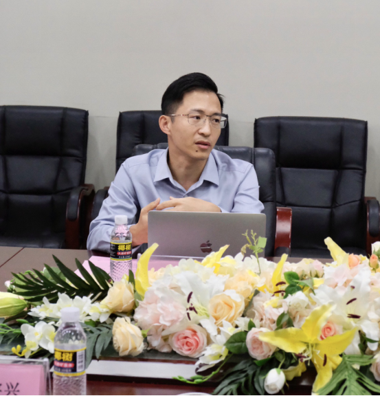 富山集团总裁唐磊签约仪式上,唐磊同志表示,双方将本着互利共赢的原则