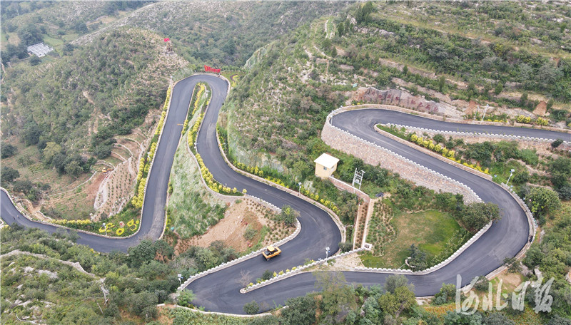 2020年9月10日，拍摄的河北省邯郸市磁县天保寨景区旅游盘山公路。河北日报记者史晟全摄影报道