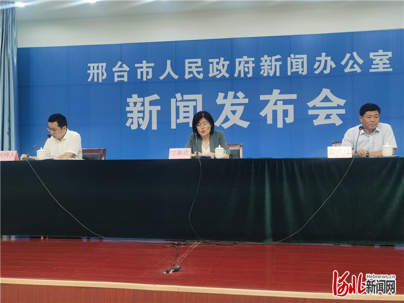 9月15日,邢台市政府新闻办举行新闻发布会。邢台市卫健委有关负责人介绍支持中医药产业发展相关情况。河北日报记者邢云摄