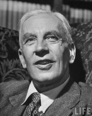 阿诺德&middot;约瑟夫&middot;汤因比（1889—1975），英国著名历史学家，毕业于牛津大学。先后任职于牛津大学、伦敦大学和英国外交部等机构，1926年起担任英国皇家国际问题研究所部长，1947年3月登上美国《时代周刊》封面。由于他在学术上的重大成就，被选为英国学术院院士。汤因比一生游历甚广，著述颇丰。他一反国家至上的观念，主张文明才是历史研究的单位，以人的生老病死的现象，来解释文明的兴衰与死亡；他既用哲人的独特眼光，从宏观的角度对人类历史与文明进行广泛而深刻的探讨，又以超凡的叙史才能，以历史学家的视野对人类历史与文明进行细致的描述。以《历史研究》为代表的一系列著作为他赢得了世界性声誉，他也因此被誉为“近世以来最伟大的历史学家”。