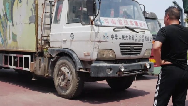 河南板车豫剧团现有4辆汽车，成为新时期的流动舞台