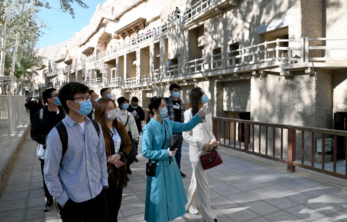 20餘名網絡名人及媒體人參觀世界文化遺產——敦煌莫高窟