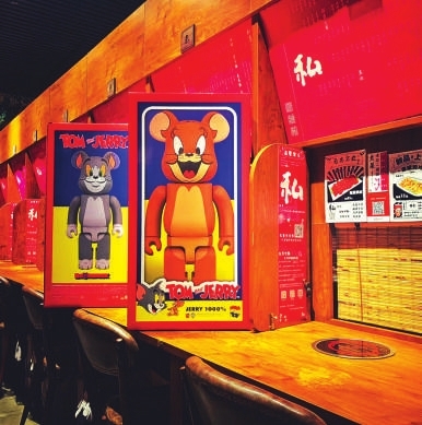 “一人食”火锅店内设的单人餐位