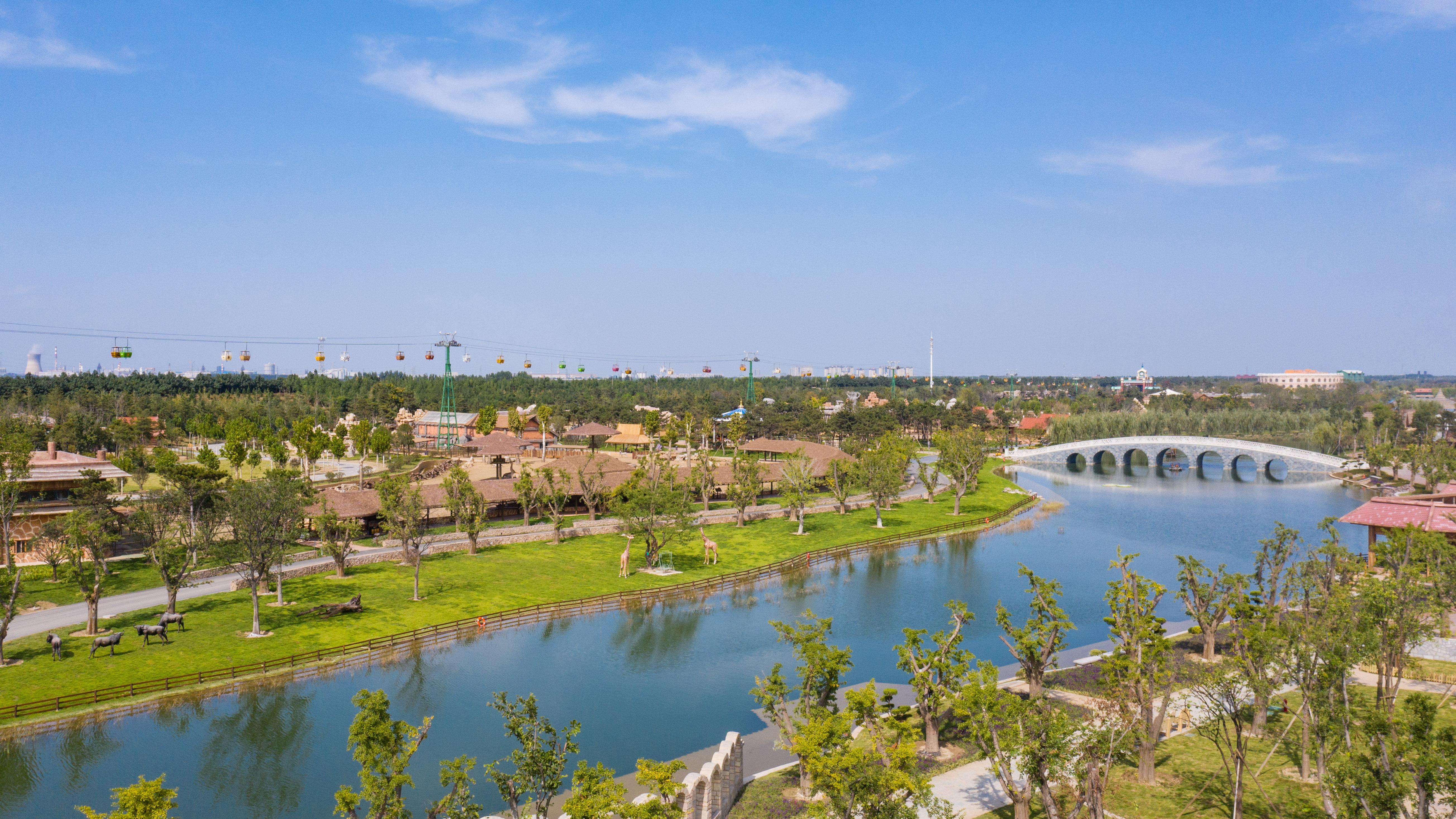 泉城欧乐堡动物王国9月16日开园啦！山东再添亲子遛娃好去处！