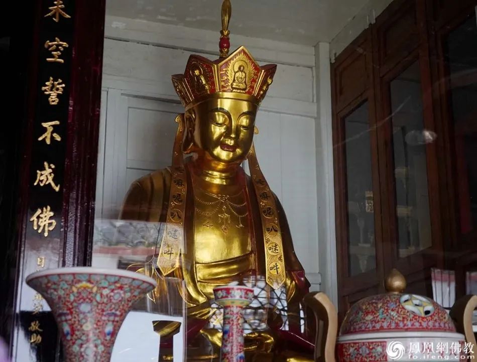 宁波天童寺地藏菩萨像(图片来源:凤凰网佛教 摄影:崇和法师)