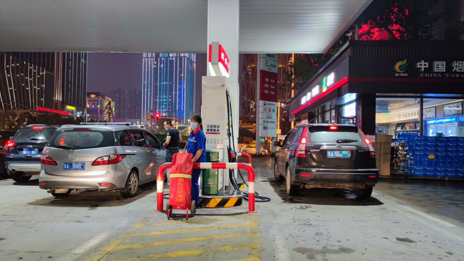 武汉车主注意夜间去这些地方加油有优惠