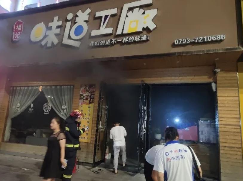 婺源小吃店凌晨发生火灾 起火竟然是充电宝引起的
