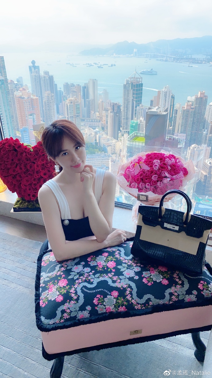 因拍内衣广告与富商老公相识,“晶女郎”孟瑶宣布离婚