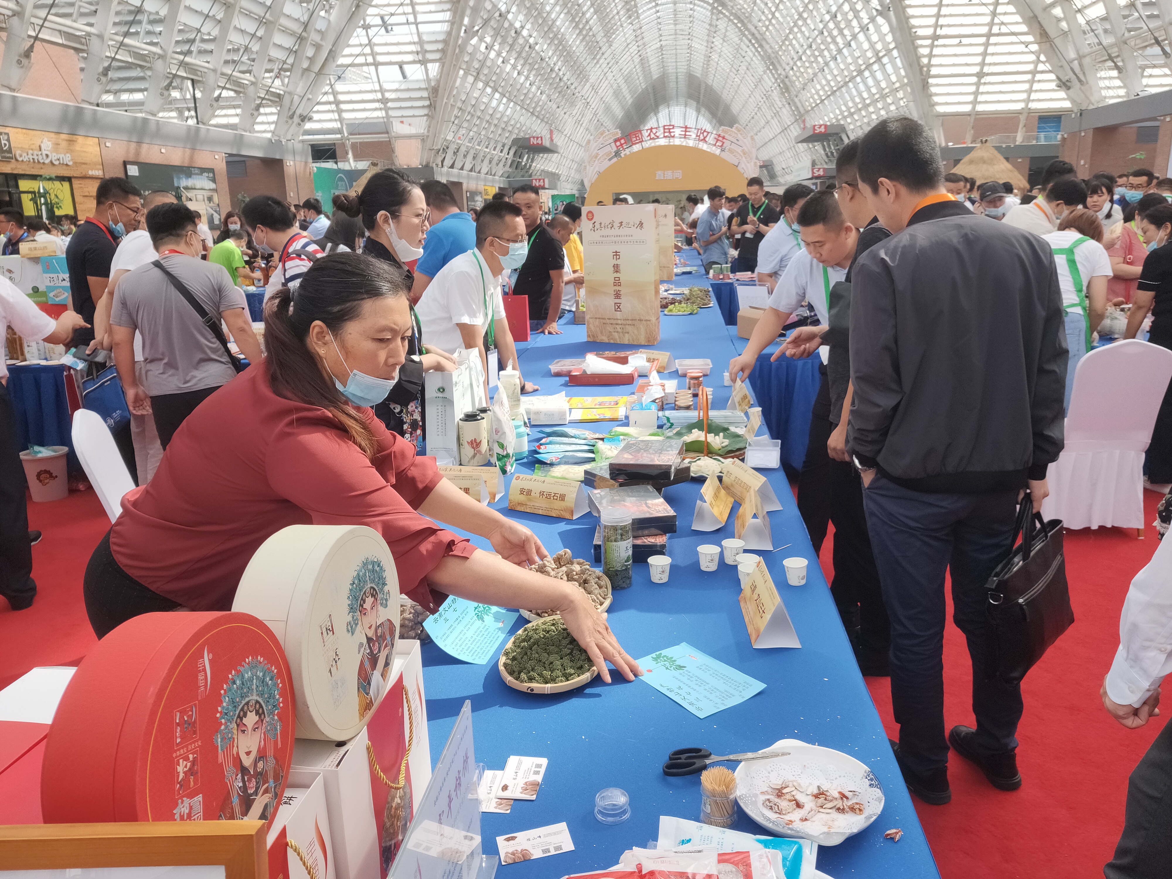 農產品區域公用品牌熱銷暨中國品牌農產品展銷慶豐收活動在青島開幕