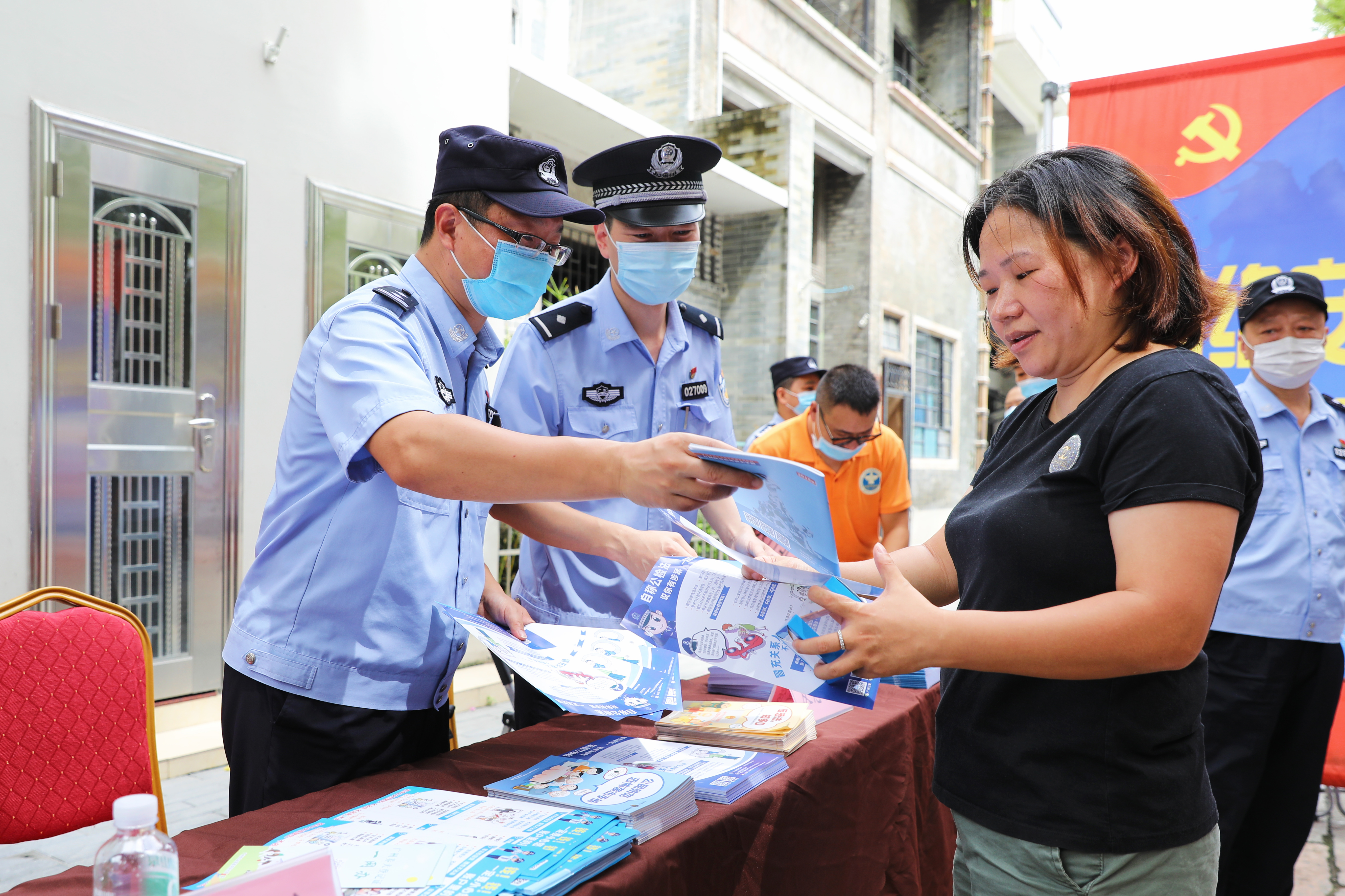 荔湾区委网信办,荔湾网警大队也给各位市民分享三则网络安全小贴士:一