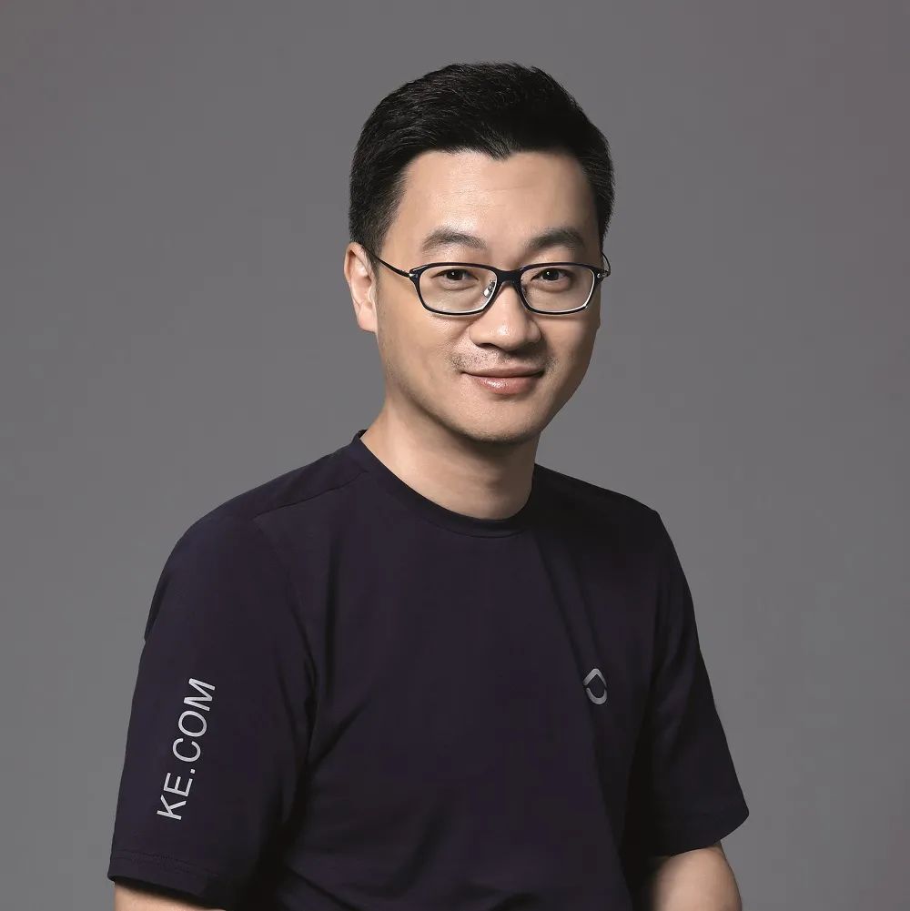 感兴趣,并对如何行动与左晖认识高度一致——坚信线上化是大势所趋,但