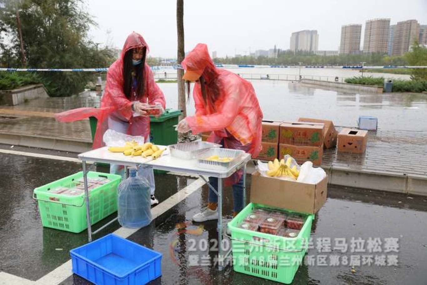 兰州新区半马鸣枪 8500余跑者上演速度与激情