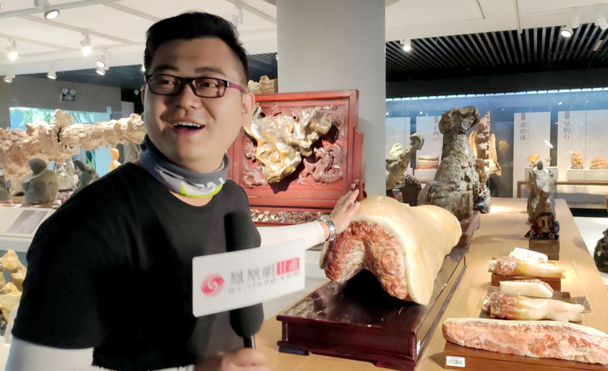 “丝路人”探访中国规模最大的赏石文化景区、国家级非物质文化遗产保护示范单位——酒泉天宝景区,视频直播各色奇石。