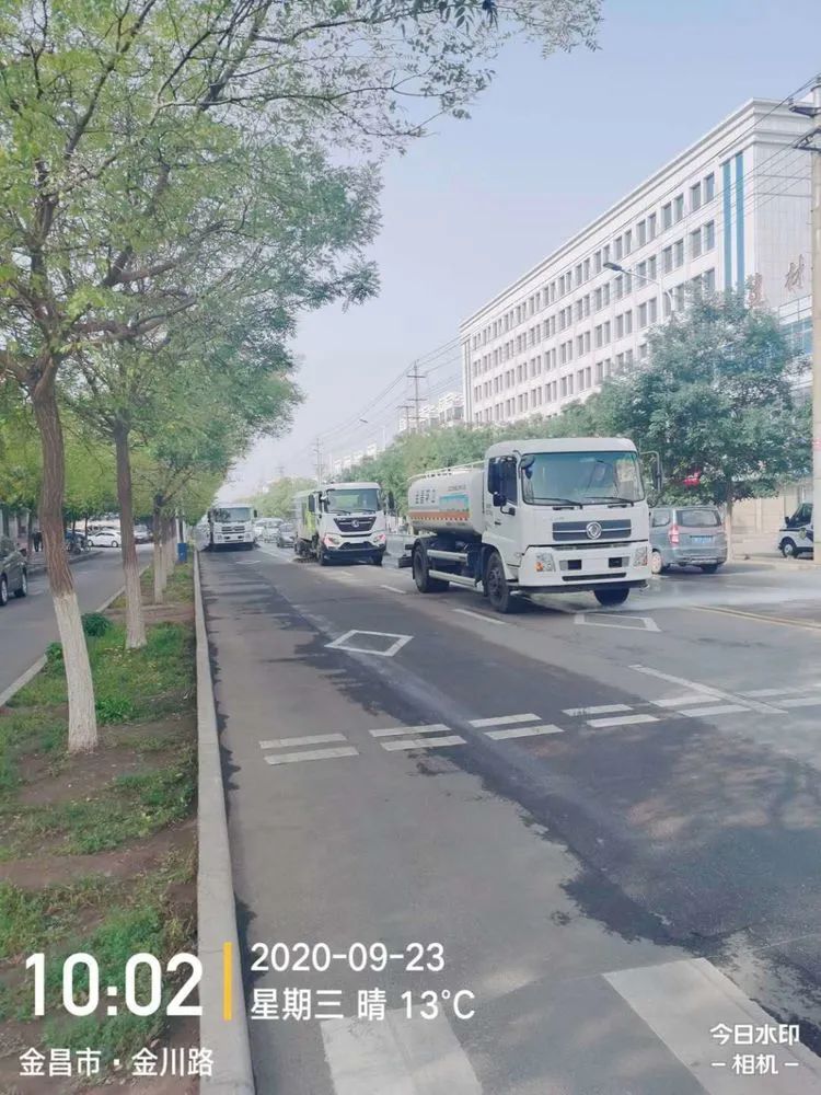 雨中守护者城市清道夫 金昌“橙色精灵”清淤忙