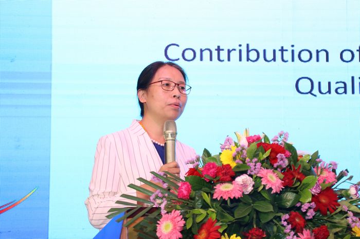 天津科技大学教授隋丽英作主题为“渤海湾卤虫对盐田对虾生长和品质的贡献”的报告。