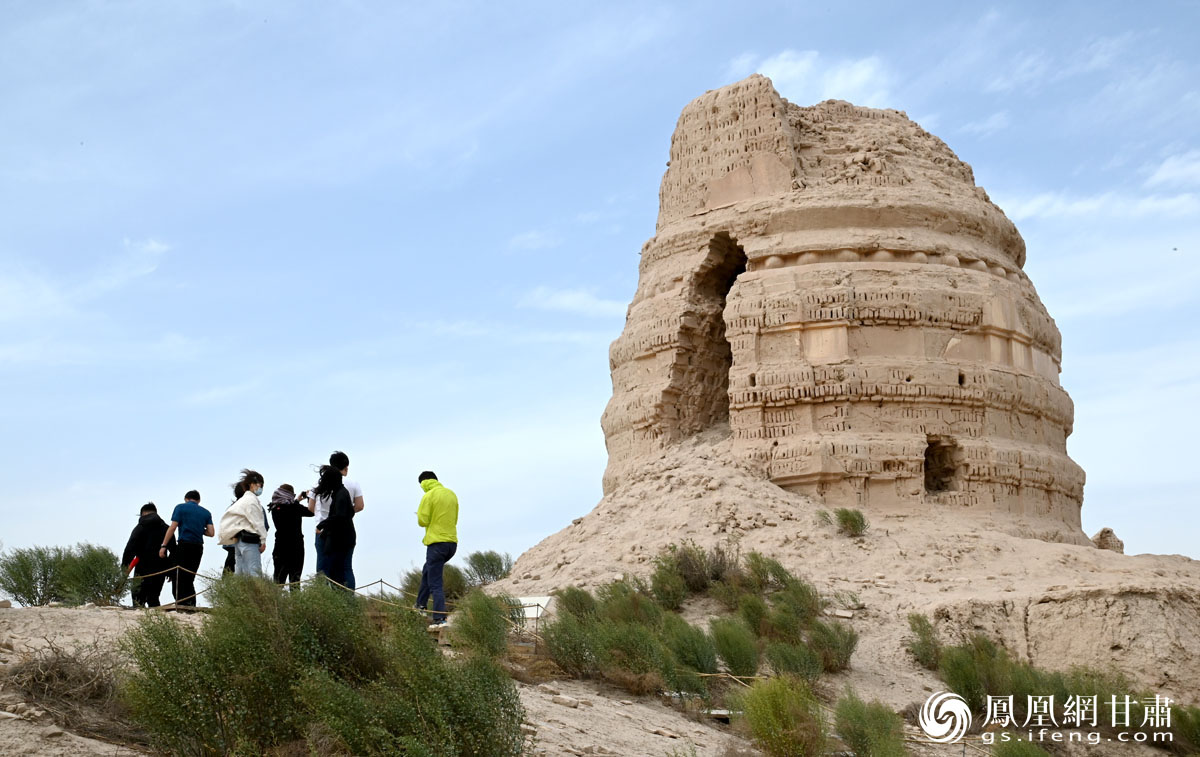 锁阳城遗址中残存的古佛塔见证着佛教东渐、文明融合的历程 肖刚 摄
