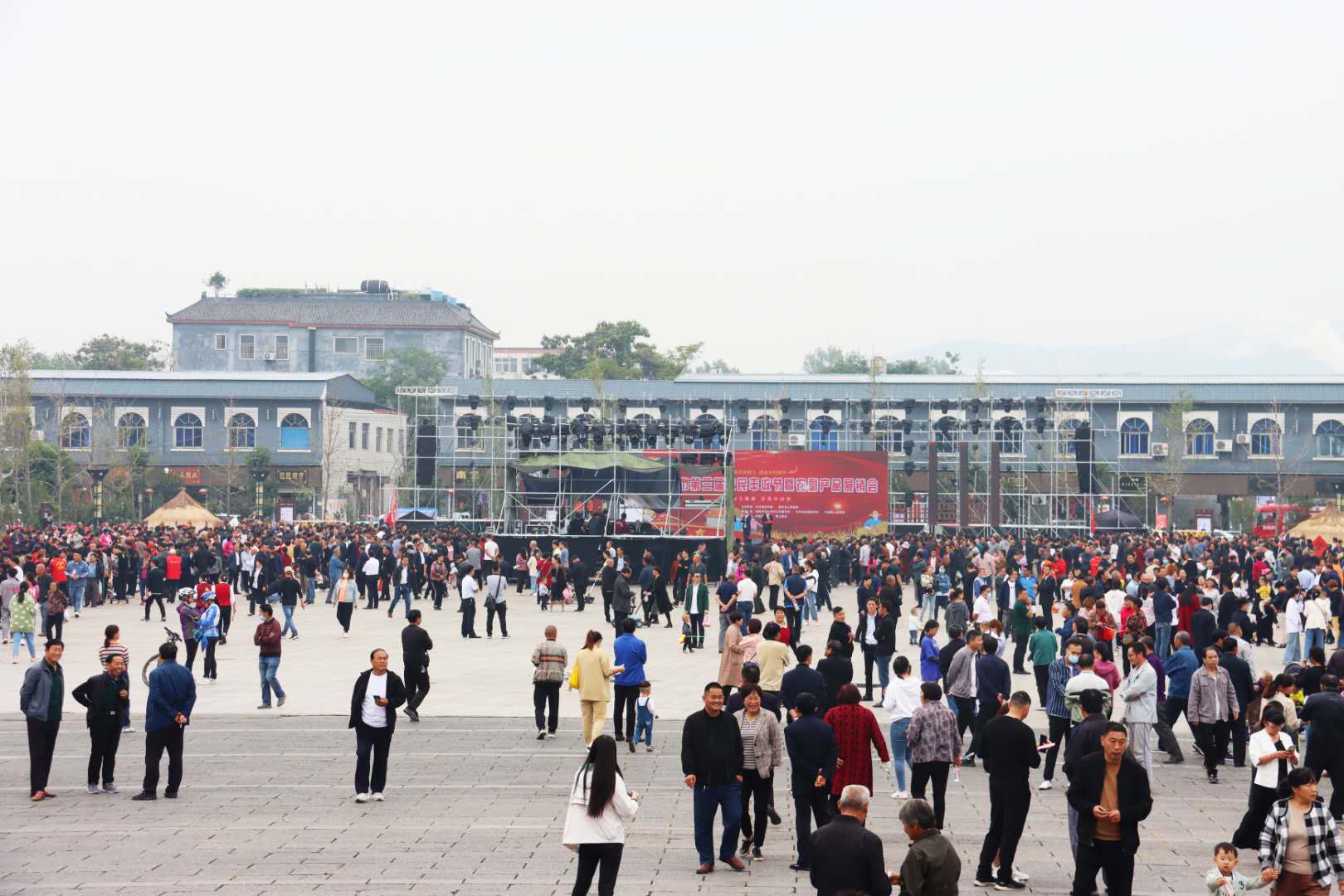 登封多形式庆祝第三个农民丰收节