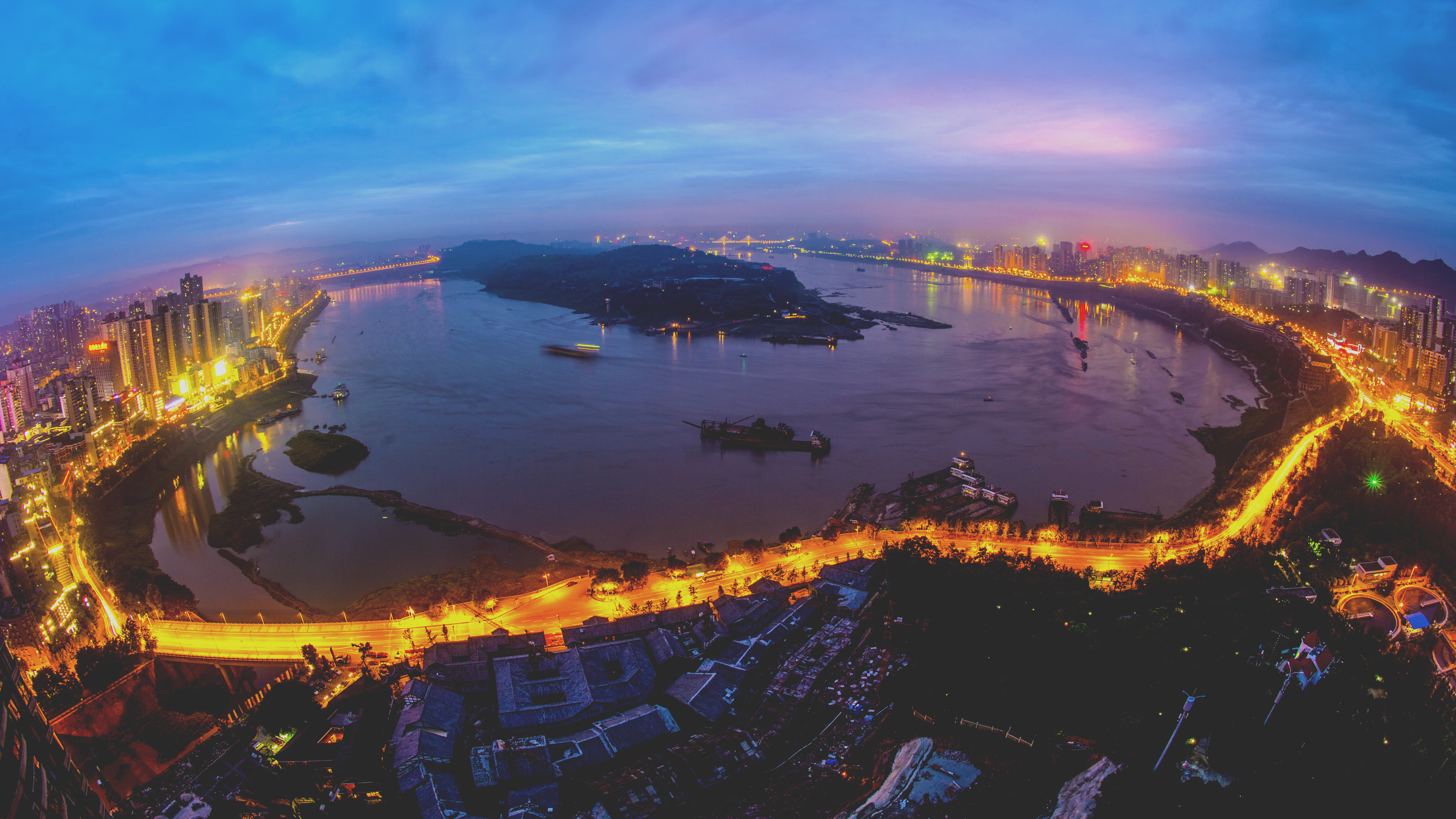 【携程攻略】重庆南滨路景点,重庆南滨路的夜景真是一级棒，眺望长江对面的渝中半岛，高楼和灯光组…