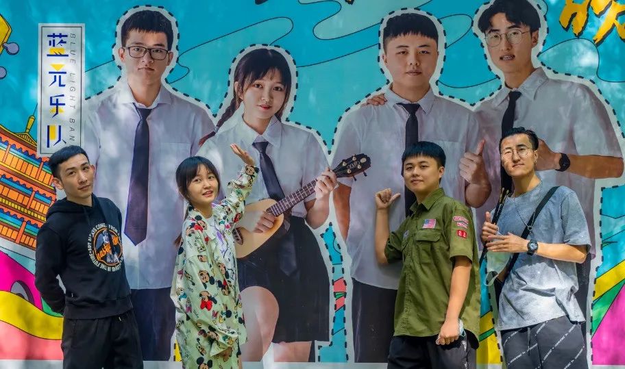 燃爆十一蓝光乐队初登场跟着网红来打卡万元大奖等你拿