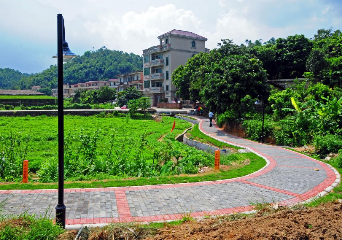 花都区梯面镇推民生建设旧山村换新容貌