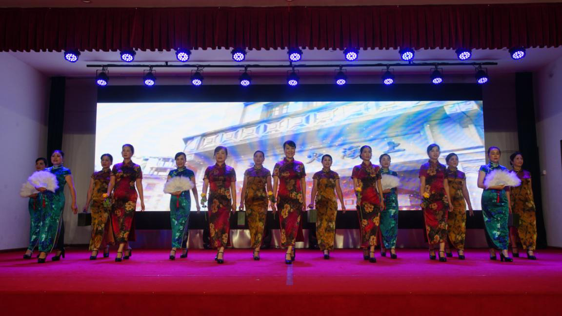 ▲姜山镇顾家村旗袍队《夜上海》