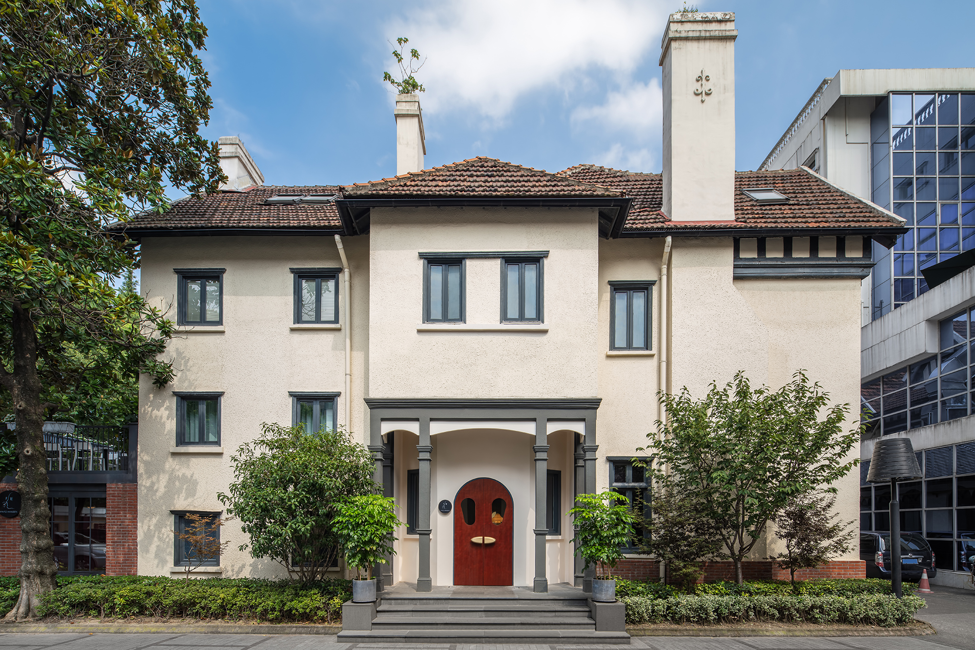 以百年沉淀唤醒老宅生机,上海1270㎡别墅变身家居体验馆