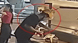 长胖50斤！男子冒充外卖员疯狂偷吃 见啥拿啥