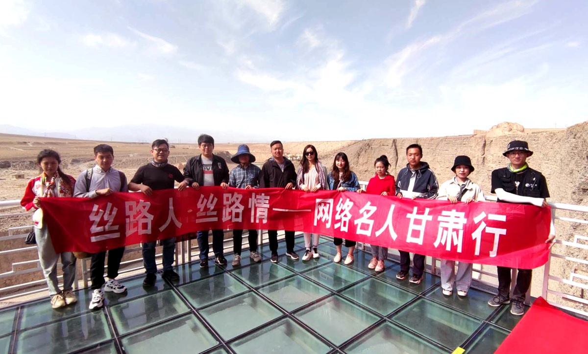 “丝路人”风行丝路 雄关漫道豪骨柔情