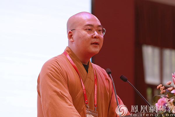 振谛法师宣讲“如何利益众生”（图片来源：凤凰网佛教）
