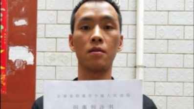 云南9岁男孩为父报仇辍学追凶17年 官方回应